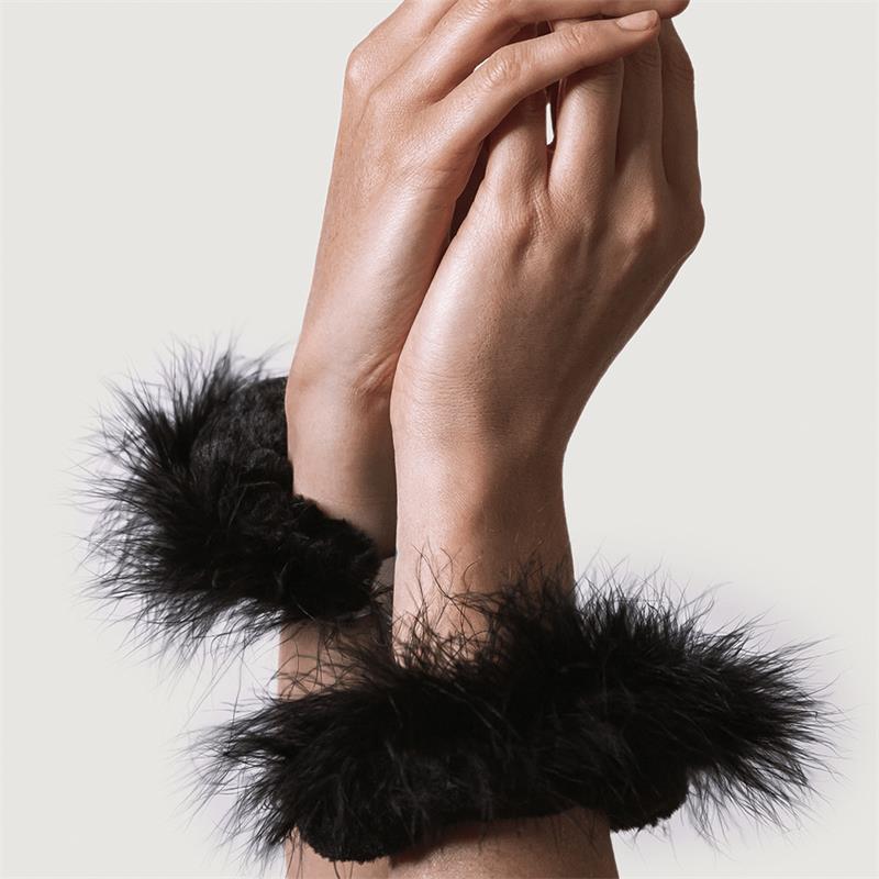 Cuffs Metal and Feathers Black